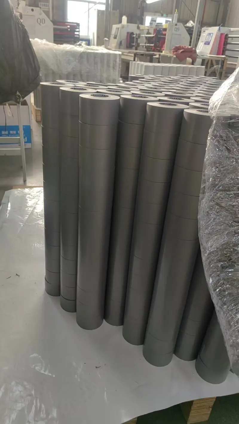 Testmetode for selvklæbende tape, der holder strøm