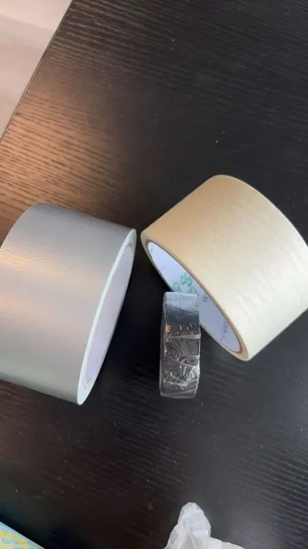 Almindelig anvendte selvklæbende materialer og deres egenskaber